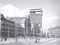 Trg Republike (današnji Trg bana Jelačića) 1957. godine, ilički neboder u izgradnji B.jpg